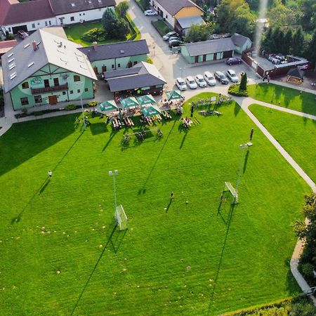 Restaurace A Penzion Kamenec Jilesovice ภายนอก รูปภาพ