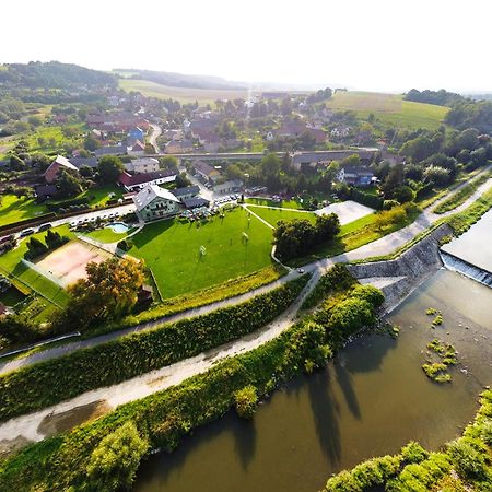 Restaurace A Penzion Kamenec Jilesovice ภายนอก รูปภาพ