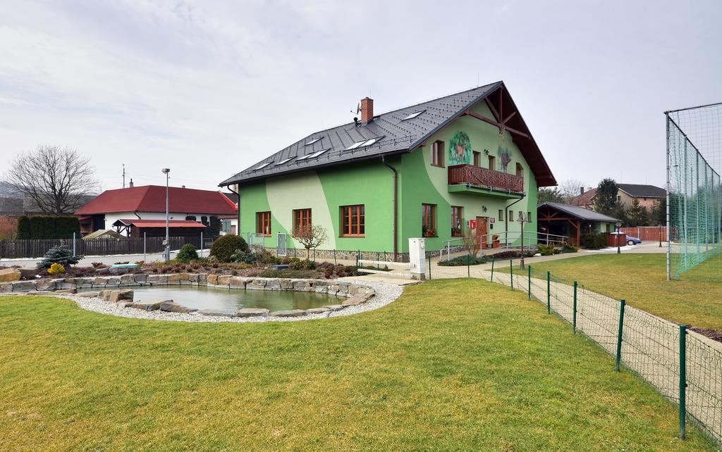 Restaurace A Penzion Kamenec Jilesovice ภายนอก รูปภาพ