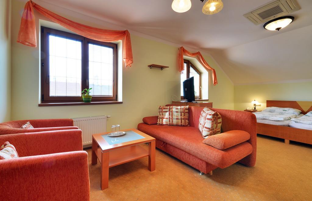 Restaurace A Penzion Kamenec Jilesovice ห้อง รูปภาพ