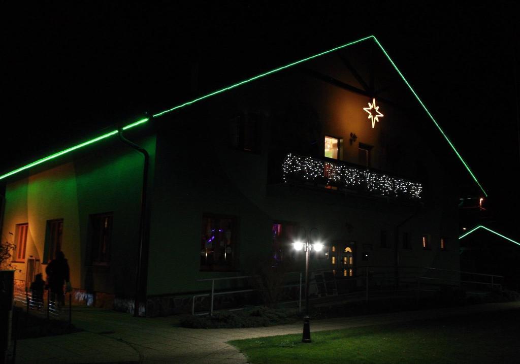 Restaurace A Penzion Kamenec Jilesovice ภายนอก รูปภาพ