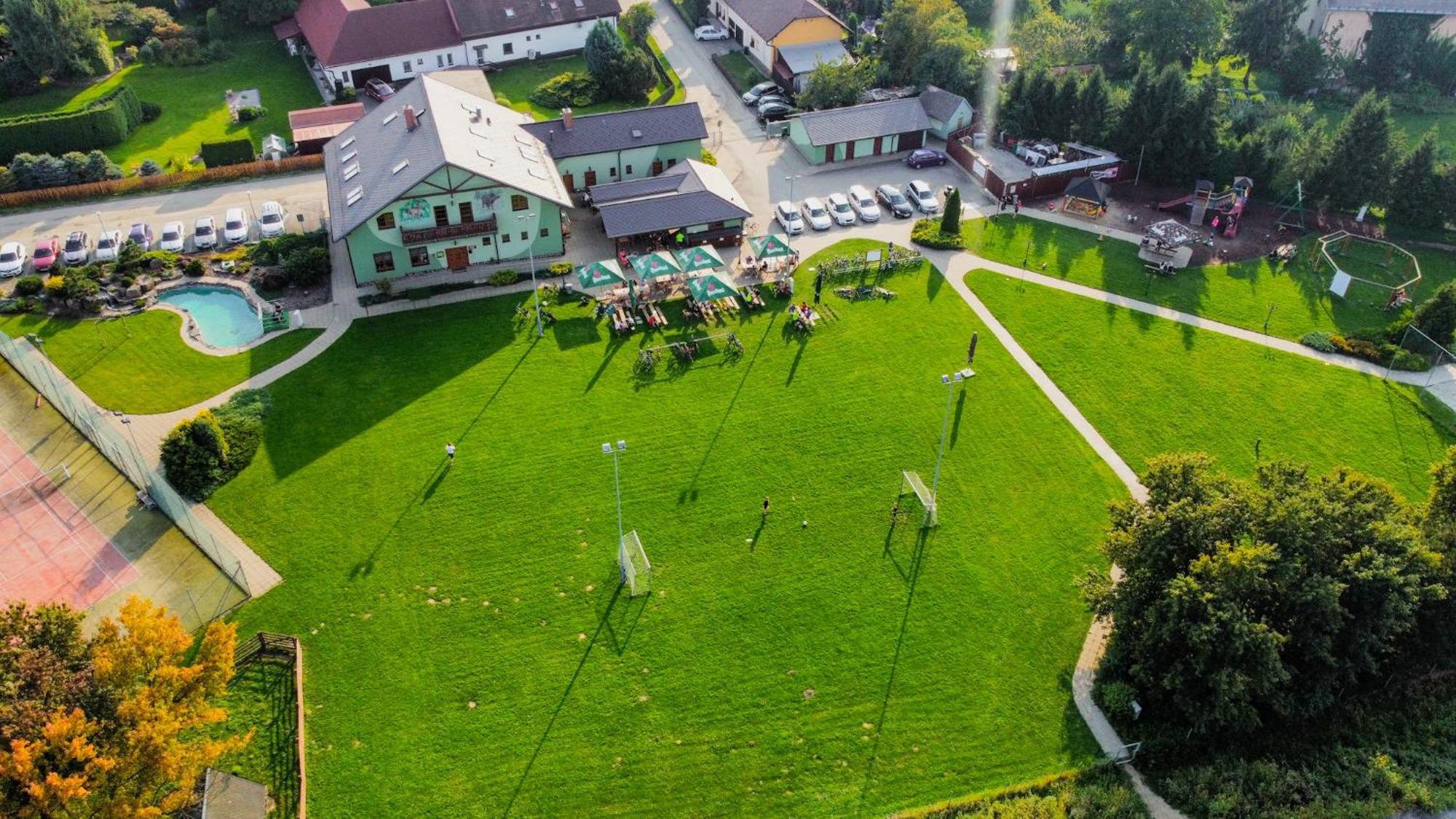 Restaurace A Penzion Kamenec Jilesovice ภายนอก รูปภาพ